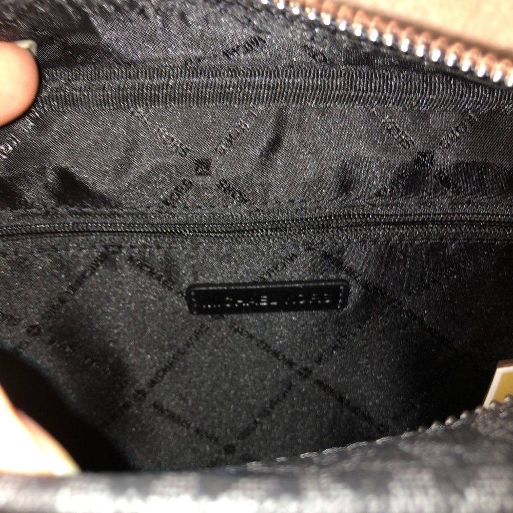 Michael Kors Jet Set Kenly Signature Crossbody Handbag - Black - Picture 4 of 4
